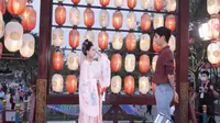 2020年9月。西安大唐不夜城，朦朦和不倒翁小姐姐跨界奇遇！路人小朋友暖心呼喊“于朦胧小哥哥”