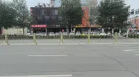 从包头站乘坐公交车前往包头博物馆。应该是一路公交车。