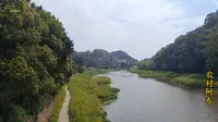 乐山大佛旅游风景区登船遥望乐山大佛，欢迎各地朋友们来乐山旅游。