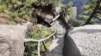 天都峰新道口下的一小段