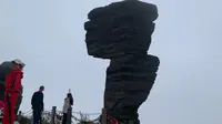 从贵阳坐早班高铁到铜仁南站转乘汽车至梵净山山脚下