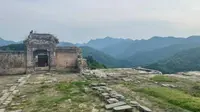 『武当山·好汉坡』山脊之上，巨龙回首，曰回龙观