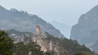 我第一次爬山，黄山 飞来石