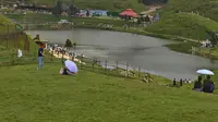 一镜到底仰天湖大草原