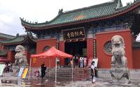 大相国寺不愧是北宋皇家寺院，不是初一十五香火依然旺盛！