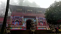 世界遗产青城山：坐缆车上山全过程 然后全是下坡路了