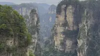 张家界乾坤柱附近景色