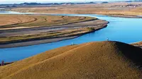 黄河九曲第一湾免费观景点，导航杂威冻列，往前几百米有个牛马喝水的坡，有桨板皮划艇可以下水，后面山坡看全景#中华田园犬的旅行