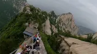 华山苍龙岭一镜到底到底。