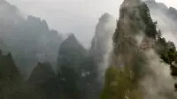 重庆城口亢家寨 国家5A级景区 山间观风景 雨中看仙境