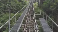黄山西海大峡谷地轨缆车 排队两小时 坐车两分钟