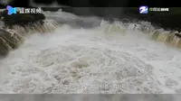 牡丹江镜泊湖吊水楼瀑布现“三面溢流”壮观景象