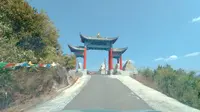 4K行车记录 | 丽江文笔山风景区山脚 - 金刚亥母灵洞，山上风景还是很美，可观雪山、丽江全城，末尾有照片