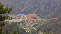 贺兰山北寺（美图系列一）贺兰山西北侧山光风貌尽收眼底，荒芜与苍茫中镶嵌着五彩的寺院。寺院与森林融为一体，成为阿拉善盟第二大藏传佛教圣地。