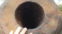 实拍深圳赤湾左炮台，炮口被小朋友用石块塞满，爱国教育去哪儿了