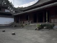 宁波保国寺好玩吗？适合带娃吗需要爬山吗轮椅婴儿推车能上吗？保国寺古建筑博物馆里有什么值得看的？宁波古建筑古寺庙。保国寺为什么没有和尚和佛像？去宁波旅行保国寺