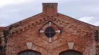 牡丹江｜横道河子中东铁路机车库…建成于1903年，为了存储和检修机车，修建了这个扇形机车库，最多可以存放15辆机车。现为中东铁路博物馆。