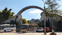 云南墨江双胞胎井文化园，好多人喝这里的井水