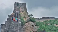 山海关角山长城，其危险程度不输八达岭，你敢爬上去吗？