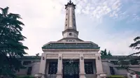 长沙烈士公园延时摄影！烈士忠魂贯苍穹,白云轻抚伴从容。天公低首邀上客,清茶一杯问苍生！