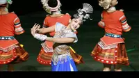 大型实景苗族歌舞诗剧《仰欧桑》在雷山县大塘景区火热演出中