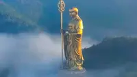 九华山地藏王菩萨铜像，高99米，总造价15亿，耗时10年建成，是世界最高的地藏菩萨铜像，见者好运！