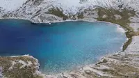 航拍中国-甘孜州稻城县稻城亚丁景区牛奶海、五色海