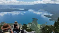 泸沽湖最棒的打卡机位是登顶格姆女神山