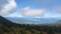 峨眉山接引殿远眺贡嘎雪山