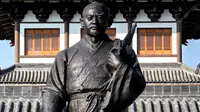 小包村位于安徽省合肥市肥东县包公镇，是包拯的出生地和38岁以前生活的主要地方  。 这里有包公故里文化园，是中国首个互动体验情景式包公文化旅游园。
