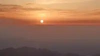 泰山瞻鲁台日出