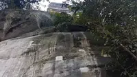 戴家巷崖壁步道，观悬崖上的房子