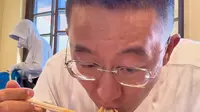 在中宁“黄羊古落”，一家人过了一个心满意足的小周末，都到中宁了，临走前说啥得来一碗“蒿子面”。以前一直叫中卫蒿子面，其实是中宁发明的。全称应该是中卫中宁蒿子面。