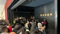 湖北省博物馆里排队看越王勾践剑的队伍真长