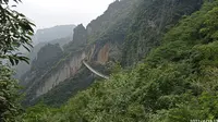 逛武陵山大裂谷是个体力活，下行台阶走到小腿肚子痛几天！