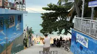 三亚的天涯镇，像是圣托里尼风格，海边的网红小镇