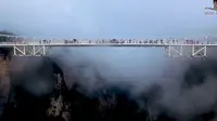飞跃张家界大峡谷玻璃桥，感受“云天渡”奇景