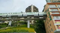 重庆轨道交通2号线，中国第一条跨坐式单轨铁路线，到李子坝参观