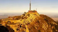 泰山玉皇顶 一览众山小