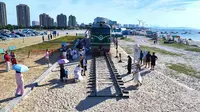 威海那香海景区海边列车横屏