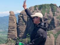 生活让你做牛马，龟峰只想让你当宝宝—来金钟峰顶体验一种新奇的登山方式！