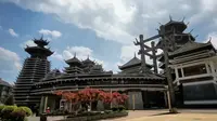 奇特建筑多彩贵州城，距离机场仅两公里却人烟稀少
