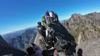 第一视角记录爬黄山天都峰。
