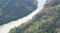 在这茫茫群山之中，隐藏着一处山水秘境，被誉为“梅州小桂林”它便是位于粤赣两省交界处、梅州平远县的大河背景区。