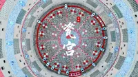 她说：“北京有故宫，景德镇有瓷宫”。