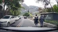 卫辉市龙卧岩景区离开停车场回返回新乡