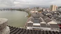 登上惠州合江楼8楼，周边美景尽收眼底。