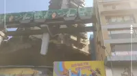 来重庆李子坝观景平台康康轻轨穿楼经典画面，顺便多思考思考人生～～～，思考人生对人生有利。
