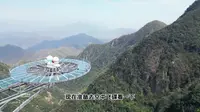 我们今天打卡的是 #安吉灵溪山风景区 这个季节的灵溪山真的太美了，可以爬山欣赏沿途的美景，也可以坐缆车上去，有千年古刹石佛寺，有悬崖玻璃平台空中飞碟