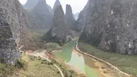 贺州钟山水墨田园，山水和地貌和桂林差不多，少点开发。美。山体比较近，GPS信号不太稳定，起飞时返航点注意更正。今天飞机电量不足，返航时差点落到水里#贺州